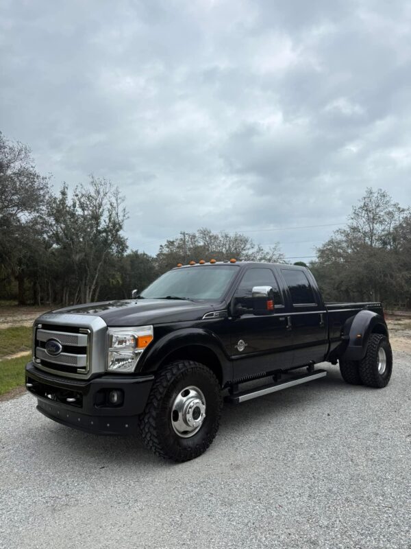2015 Ford F350 crew cab long bed 4x4 dually - Image 2