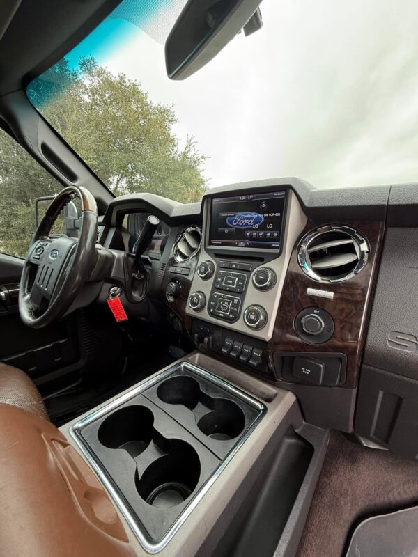2015 Ford F350 crew cab long bed 4x4 dually - Image 3