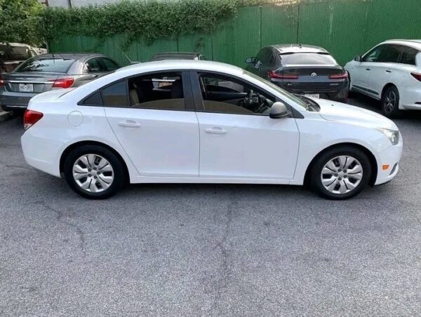 2013 Chevy Cruze LS - Image 8