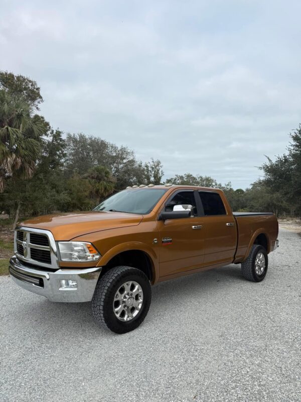 2012 Ram 3500 crew cab short bed 4x4 - Image 9