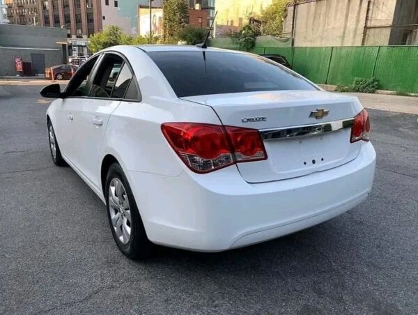 2013 Chevy Cruze LS - Image 10