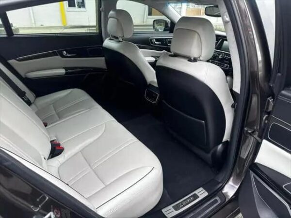 2015 Kia K900 Luxury - Image 3