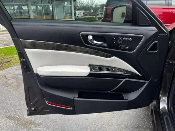 2015 Kia K900 Luxury - Image 4