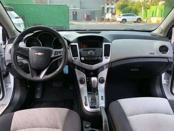 2013 Chevy Cruze LS - Image 4