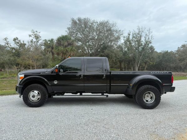 2015 Ford F350 crew cab long bed 4x4 dually - Image 13