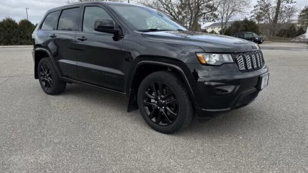 2017 Jeep Grand Cherokee - Image 17