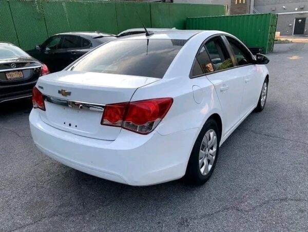 2013 Chevy Cruze LS - Image 9