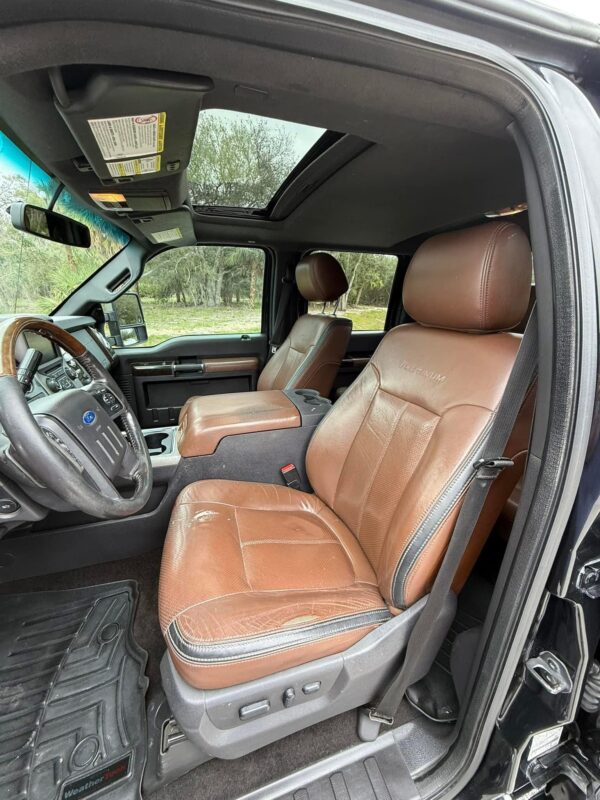 2015 Ford F350 crew cab long bed 4x4 dually - Image 9