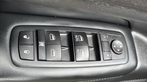 2017 Jeep Grand Cherokee - Image 10