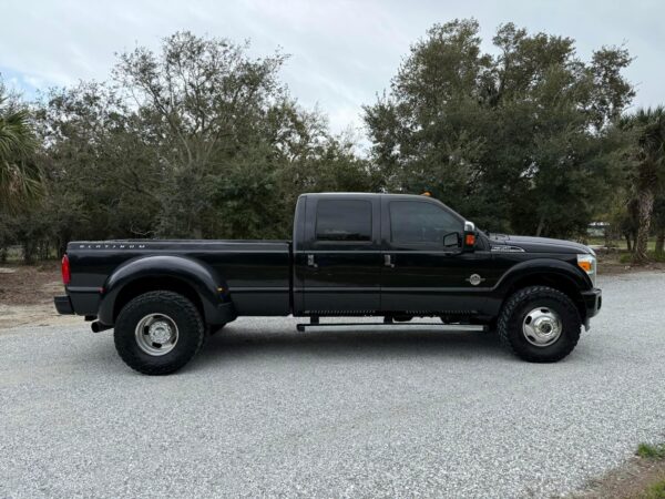 2015 Ford F350 crew cab long bed 4x4 dually - Image 11
