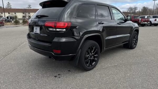 2017 Jeep Grand Cherokee - Image 15