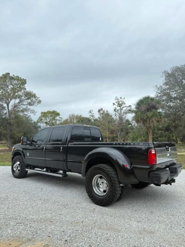 2015 Ford F350 crew cab long bed 4x4 dually - Image 14