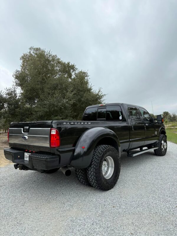 2015 Ford F350 crew cab long bed 4x4 dually - Image 10