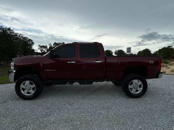 2008 Chevy Silverado 2500 4x4 crew cab - Image 4