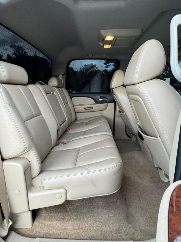 2008 Chevy Silverado 2500 4x4 crew cab - Image 7