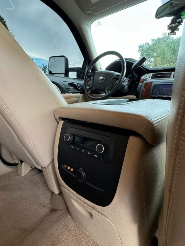 2008 Chevy Silverado 2500 4x4 crew cab - Image 8