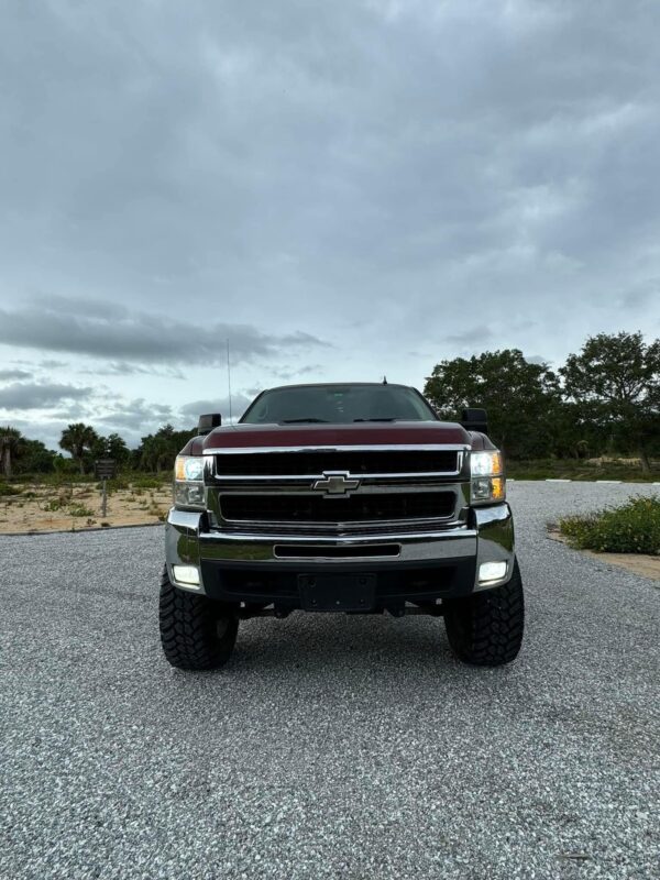 2008 Chevy Silverado 2500 4x4 crew cab - Image 9