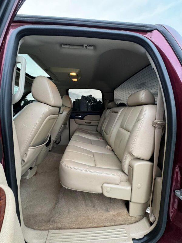 2008 Chevy Silverado 2500 4x4 crew cab - Image 15