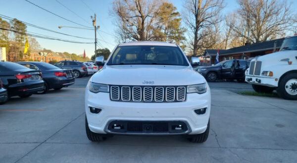 2017 JEEP GRAND CHEROKEE OVERLAND 4WD - Image 11