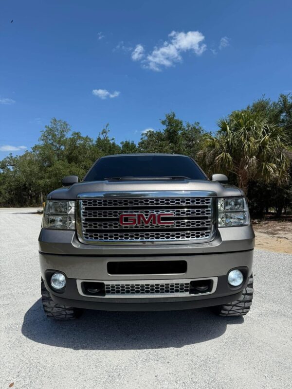 2013 GMC Sierra 2500 crew cab short bed - Image 2