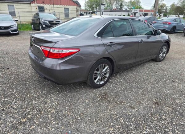 Toyota Camry SE Sedan 4D - Image 8