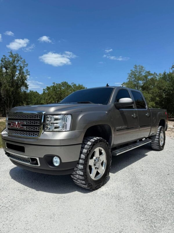 2013 GMC Sierra 2500 crew cab short bed - Image 3