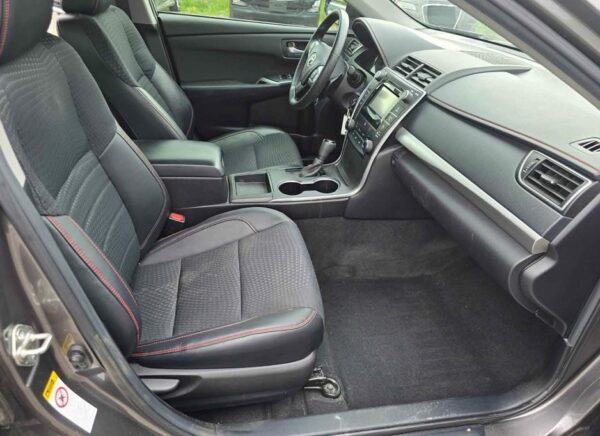 Toyota Camry SE Sedan 4D - Image 7