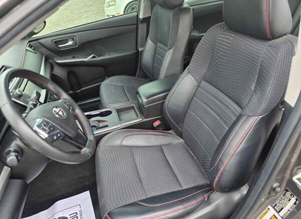 Toyota Camry SE Sedan 4D - Image 6