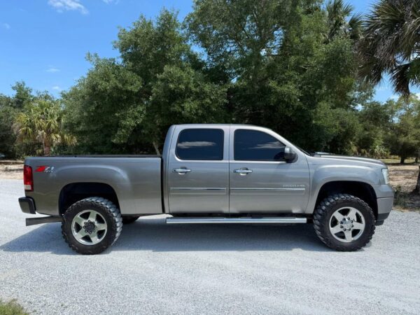2013 GMC Sierra 2500 crew cab short bed - Image 5