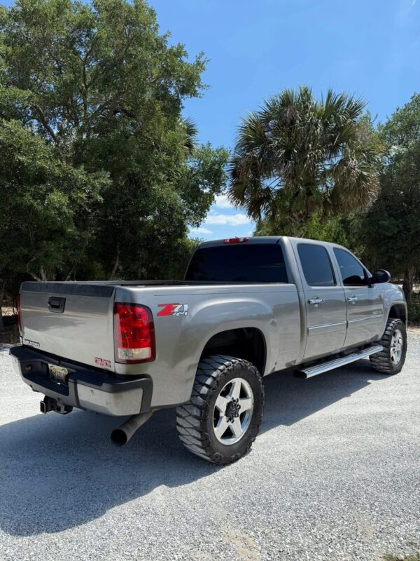 2013 GMC Sierra 2500 crew cab short bed - Image 6