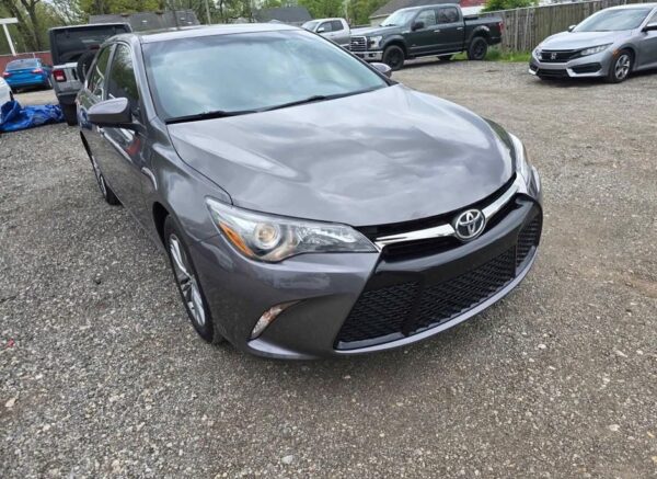 Toyota Camry SE Sedan 4D - Image 2