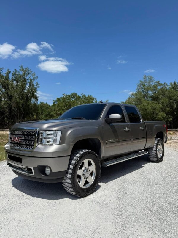 2013 GMC Sierra 2500 crew cab short bed - Image 8