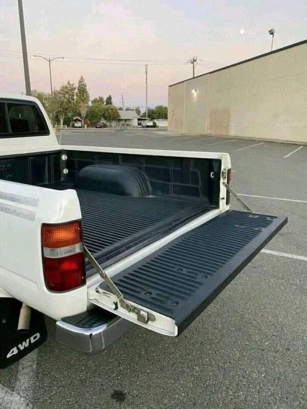 1993 Toyota pickup deluxe 4x4 - Image 8