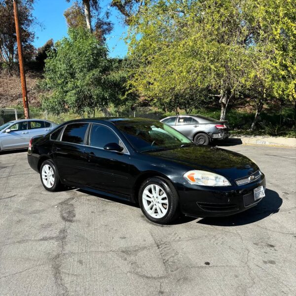 2016 Chevy impala - Image 4