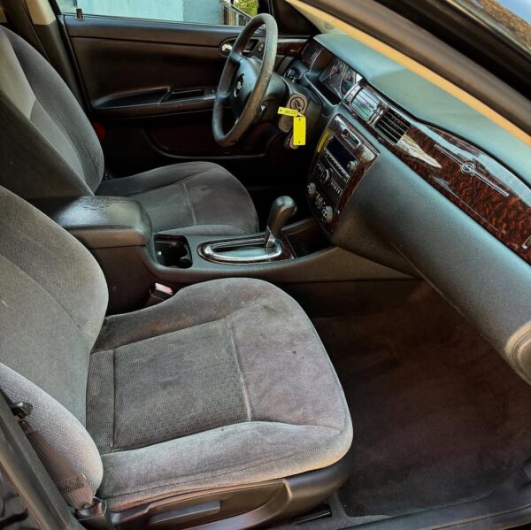 2016 Chevy impala - Image 9
