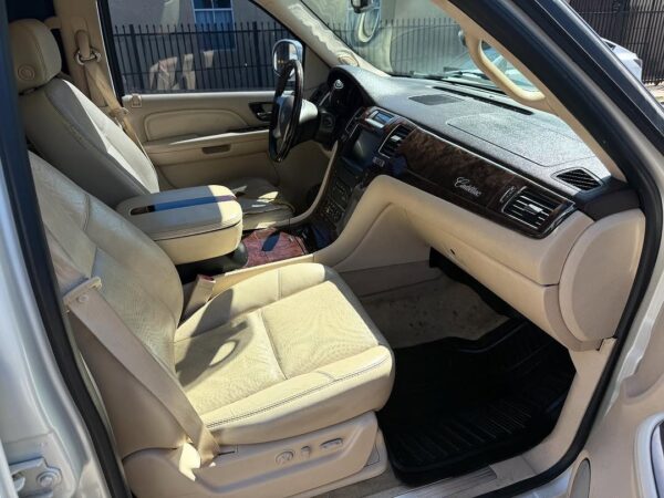 2007 Cadillac Escalade 6.2 - Image 8