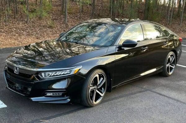 2018 Honda Accord 2.0T Sport - Image 4