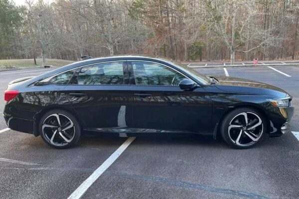 2018 Honda Accord 2.0T Sport - Image 17