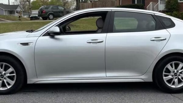 2016 Kia Optima - Image 2