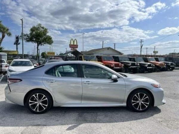 2018 Toyota Camry SE 4dr Sedan - Image 2