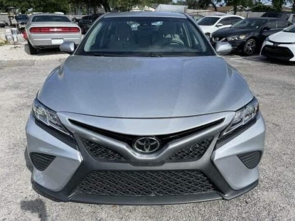 2018 Toyota Camry SE 4dr Sedan