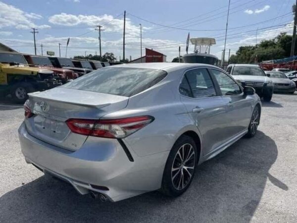 2018 Toyota Camry SE 4dr Sedan - Image 5