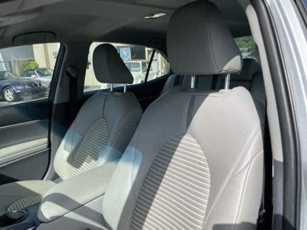 2018 Toyota Camry SE 4dr Sedan - Image 6