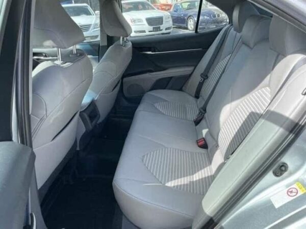 2018 Toyota Camry SE 4dr Sedan - Image 7