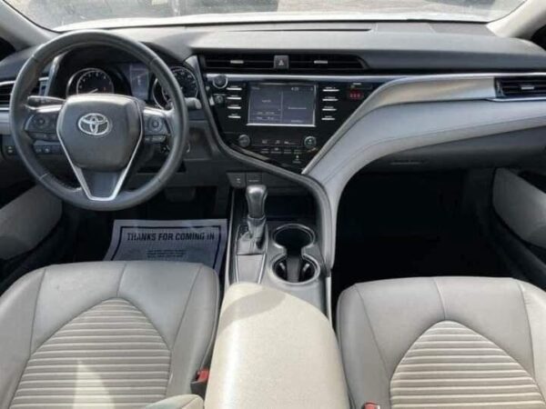2018 Toyota Camry SE 4dr Sedan - Image 9