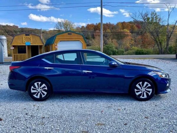 2020 Nissan Altima - Image 3