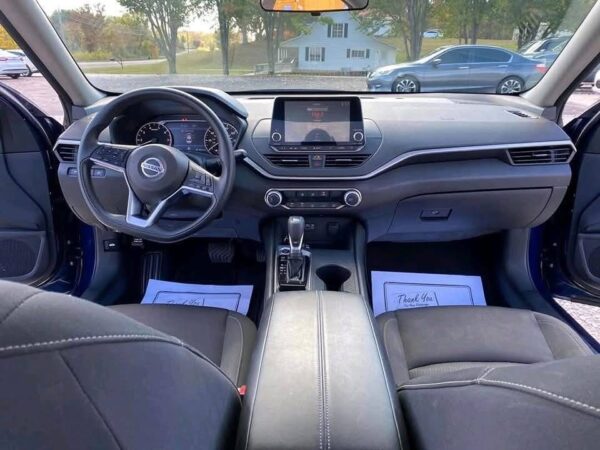 2020 Nissan Altima - Image 10
