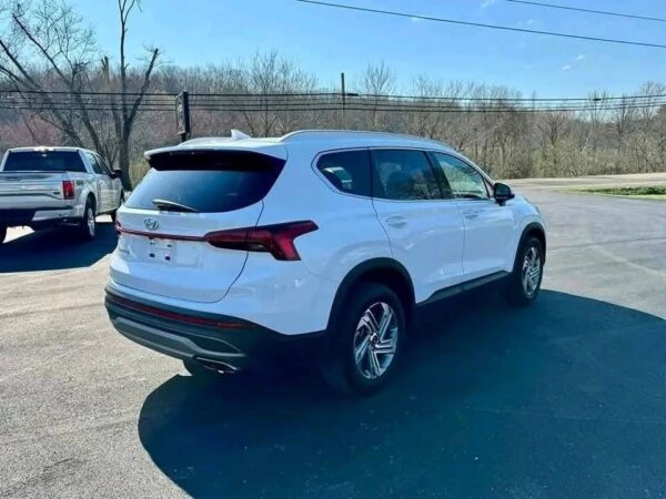 2023 Hyundai Sante Fe SEL - Image 5