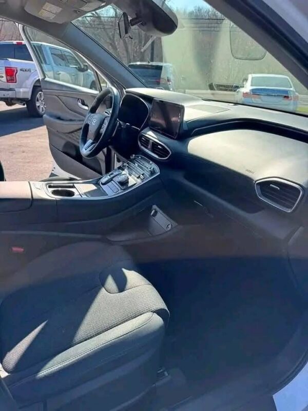 2023 Hyundai Sante Fe SEL - Image 12