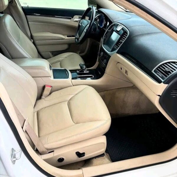 2012 Chrysler 300 3.6 - Image 5
